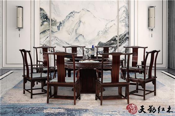 天勤紅木 材質(zhì)：條紋烏木 1.58m明式雕花通板圓臺(tái)配明式扶手椅
